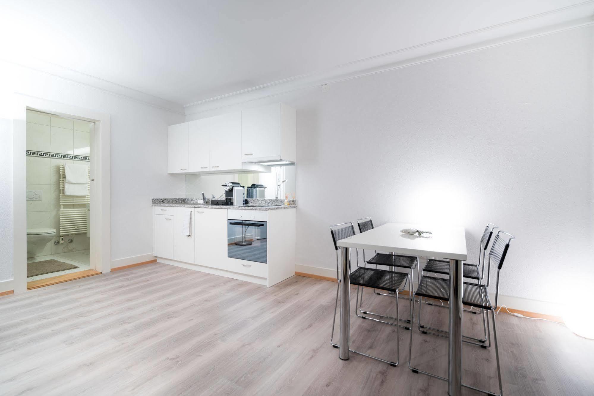 Top City Center Location By Airhome Apartment