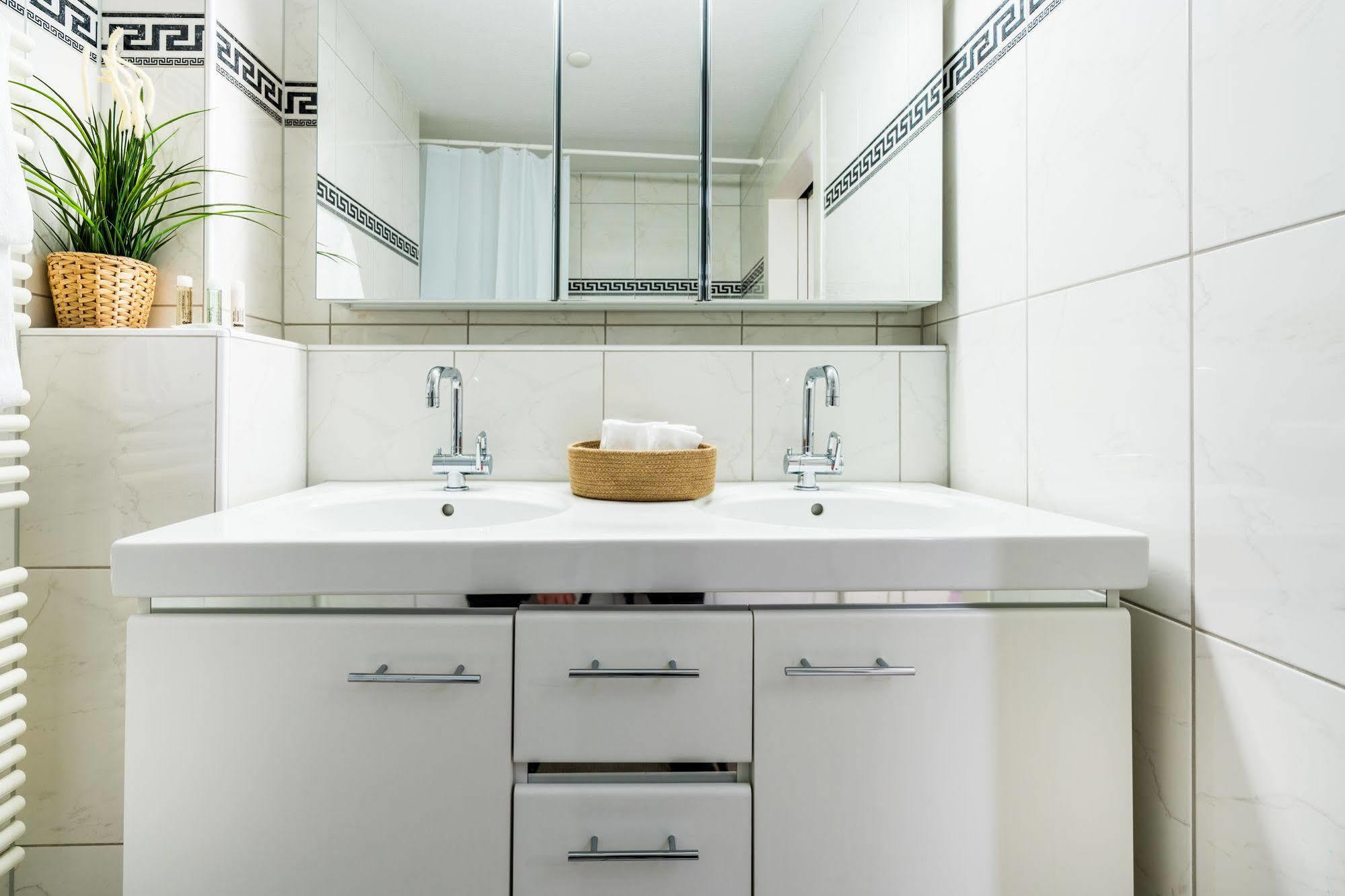 Top City Center Location By Airhome Apartment